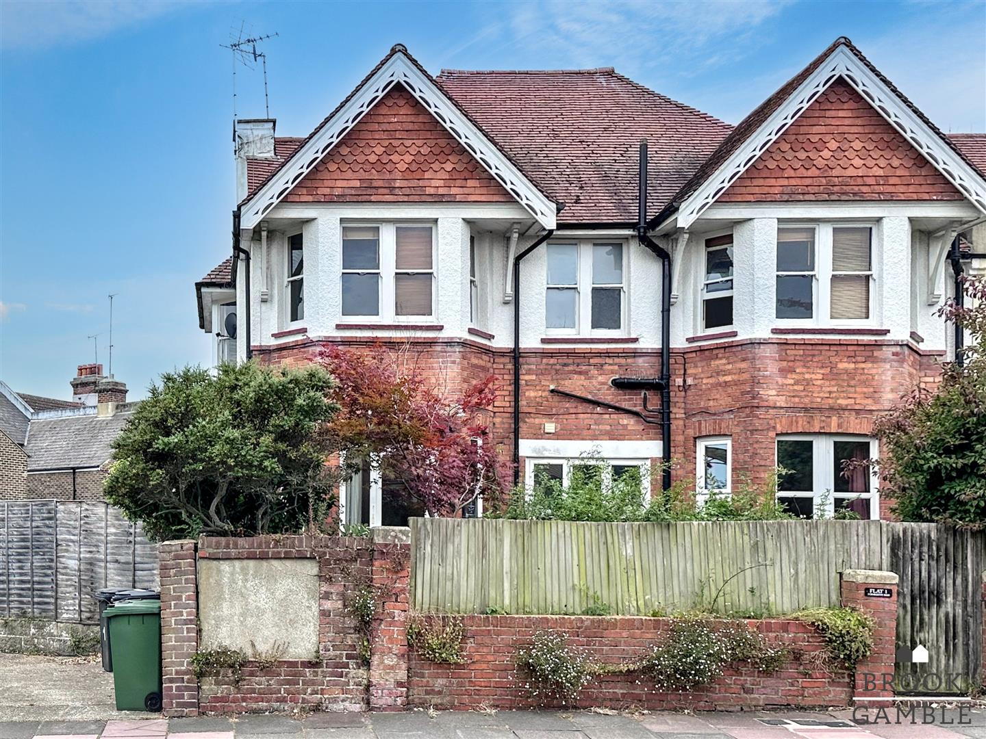 1 Bedroom Flat - Garden. 2 Charleston Road in Eastbourne,  2